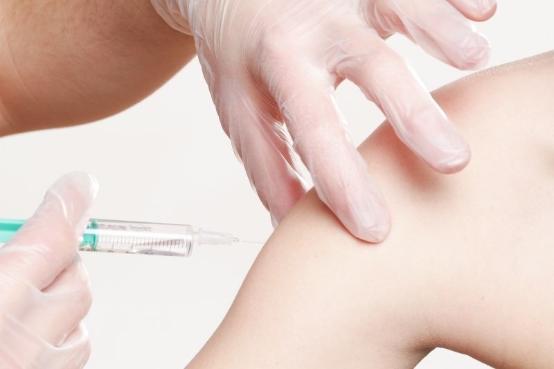 Over feestjes, vaccineren en huidhonger in coronatijd