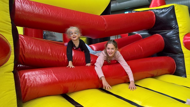 Het Springkussen Festival op Vliegveld Twenthe