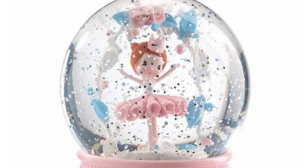 Zelf een glitter sneeuwbol maken