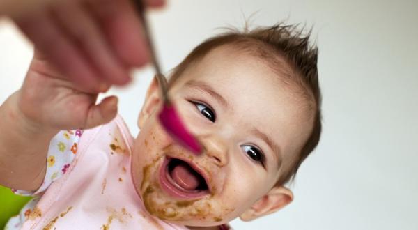Overgaan van babymelk naar babyprak