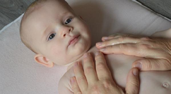 Babymassage, ontspanning voor moeder en kind