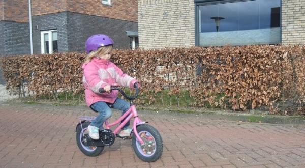 Leren fietsen zonder zijwieltjes: hoe en wanneer?