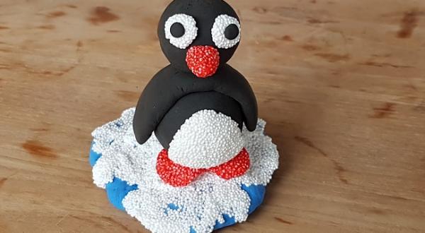 Een grappige pinguïn knutselen van klei
