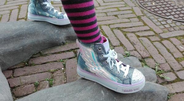 Dansen met lichtjesschoenen op het Skechers Event